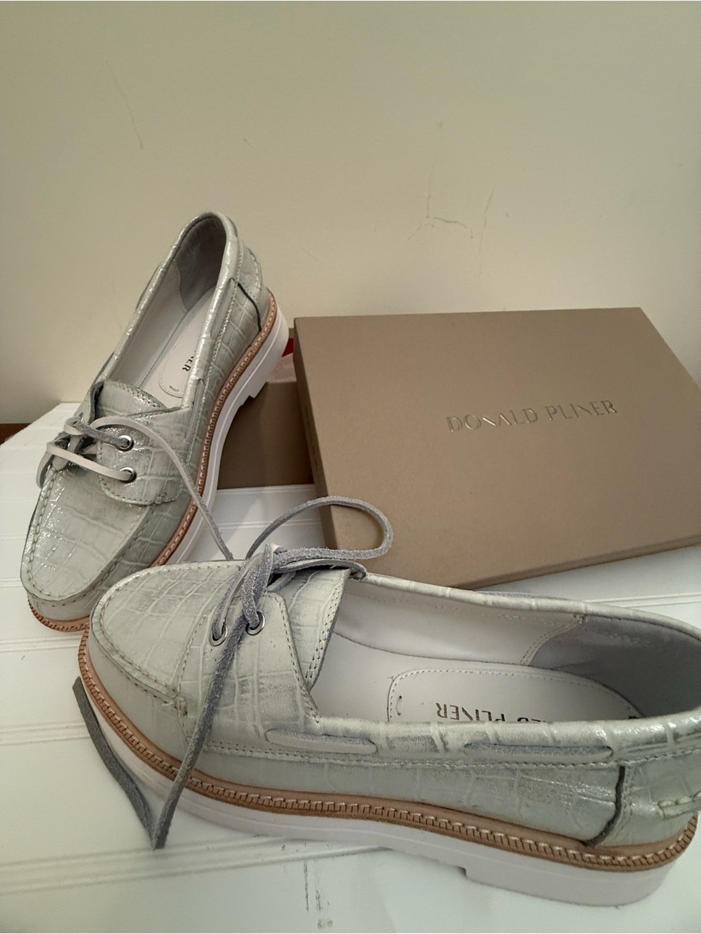Donald J. Pliner Silver Leather Croc-Embossed Silver Metallic Lace-Up Loafers